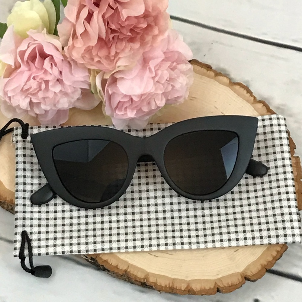 Oversized Vintage Black Cat Eye Tinted Sunglasses - Picture 5 of 6